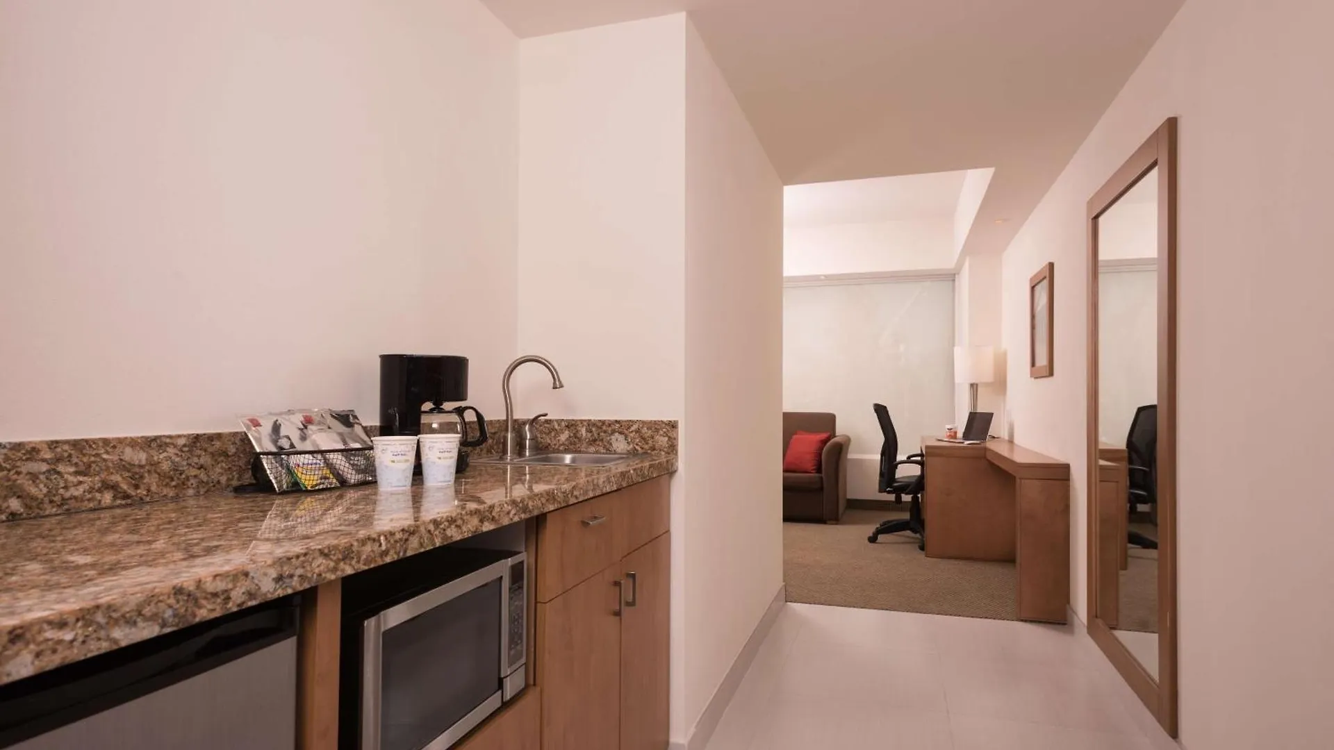 Hampton By Hilton Guadalajara Expo Hotel