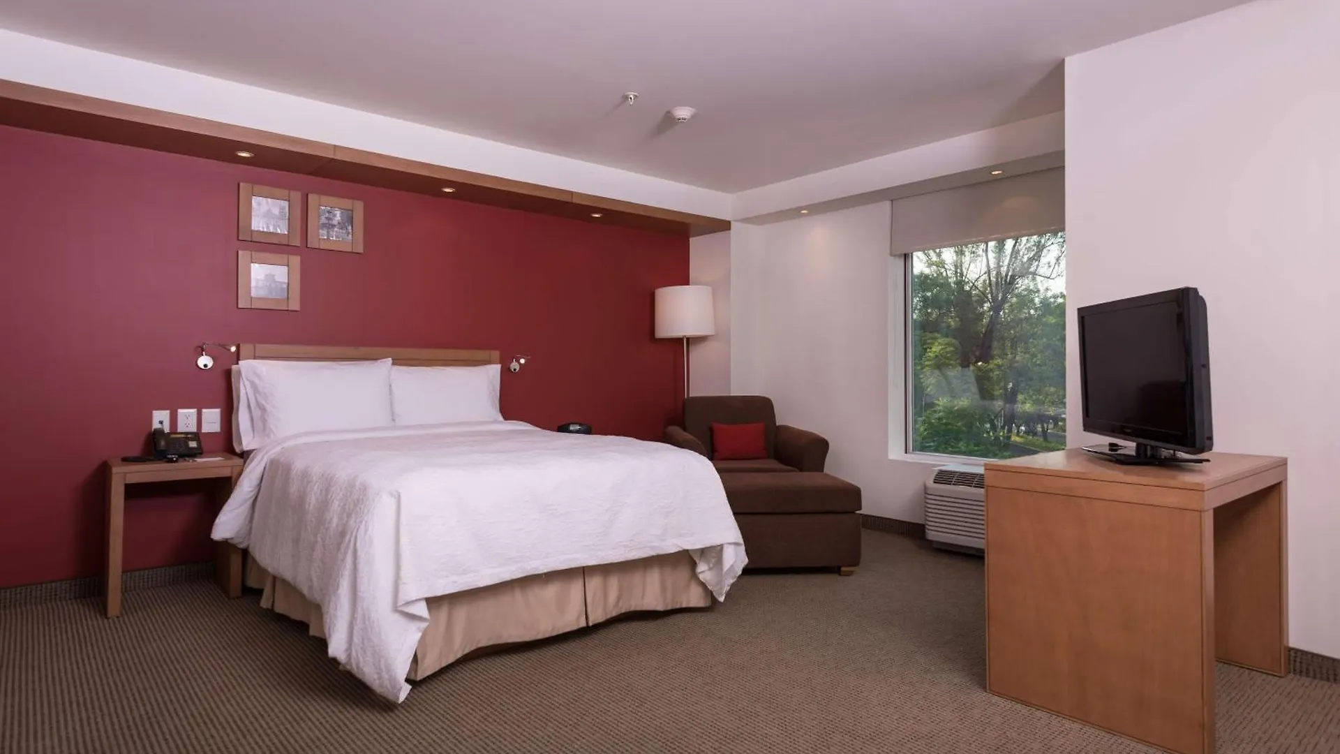 Hampton By Hilton Guadalajara Expo Hotel 3*,