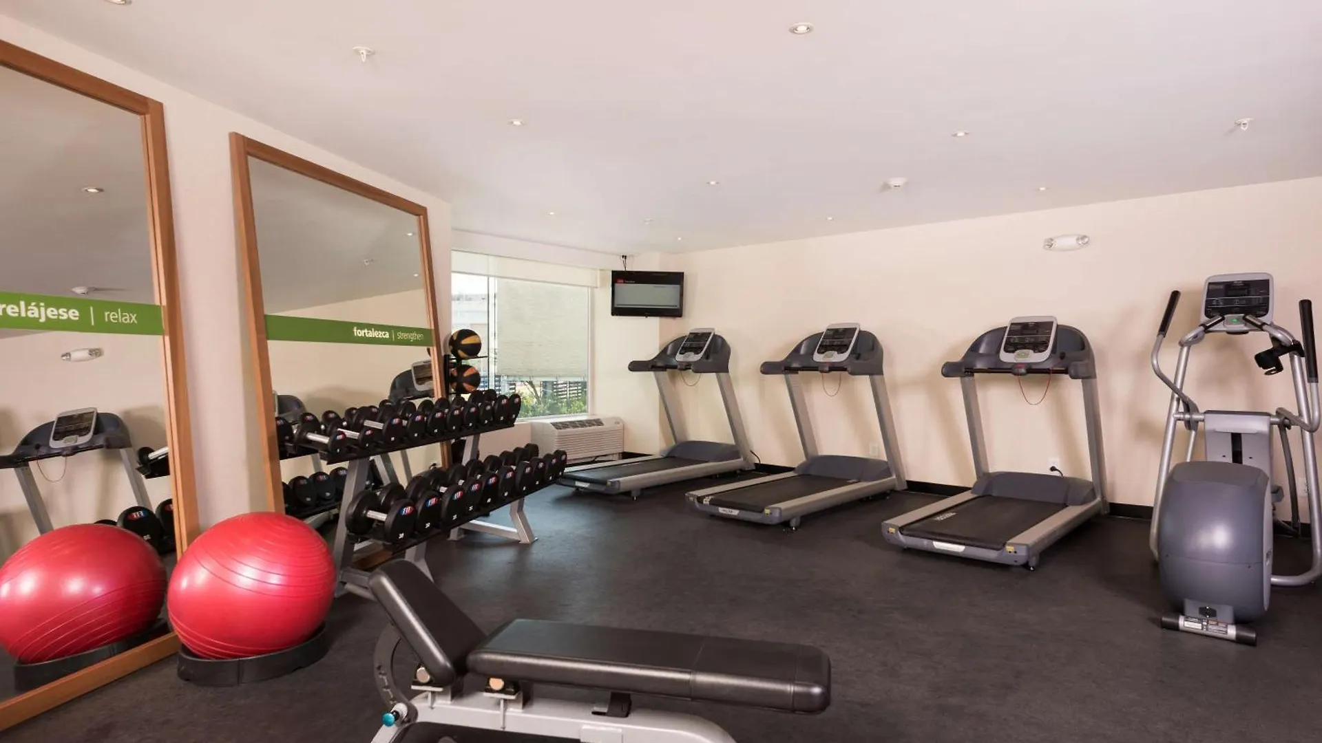 Hampton By Hilton Guadalajara Expo Hotel
