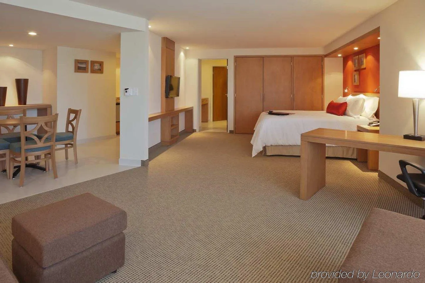 ***  Hampton By Hilton Guadalajara Expo Hotel México