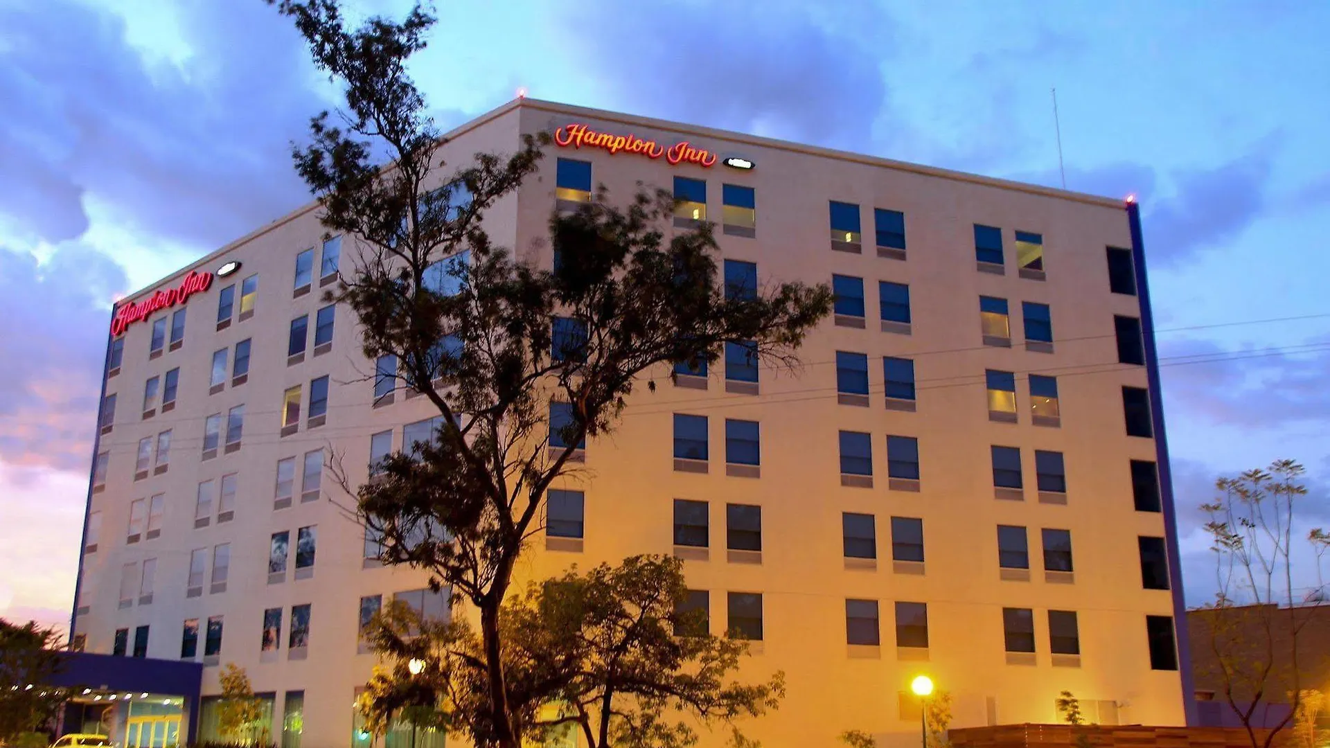 ***  Hampton By Hilton Guadalajara Expo Hotel México